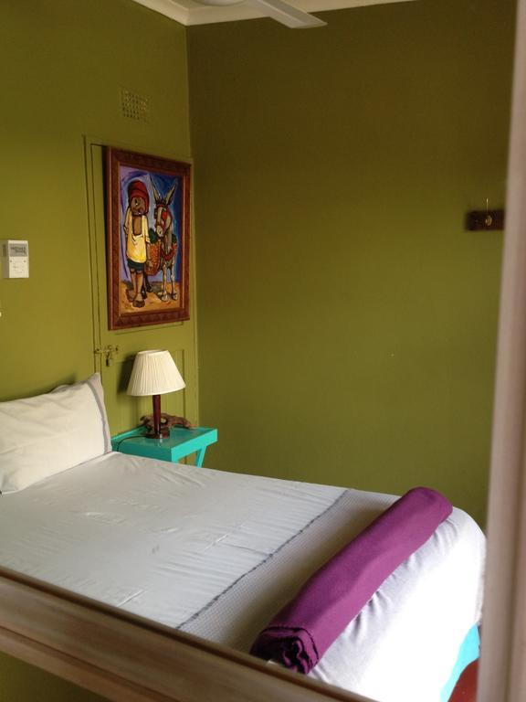 Jungle Monkey Backpackers Hostel Port Saint John's Room photo