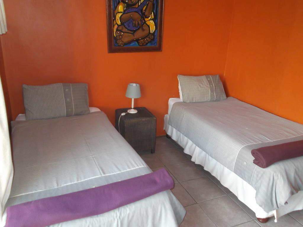 Jungle Monkey Backpackers Hostel Port Saint John's Exterior photo